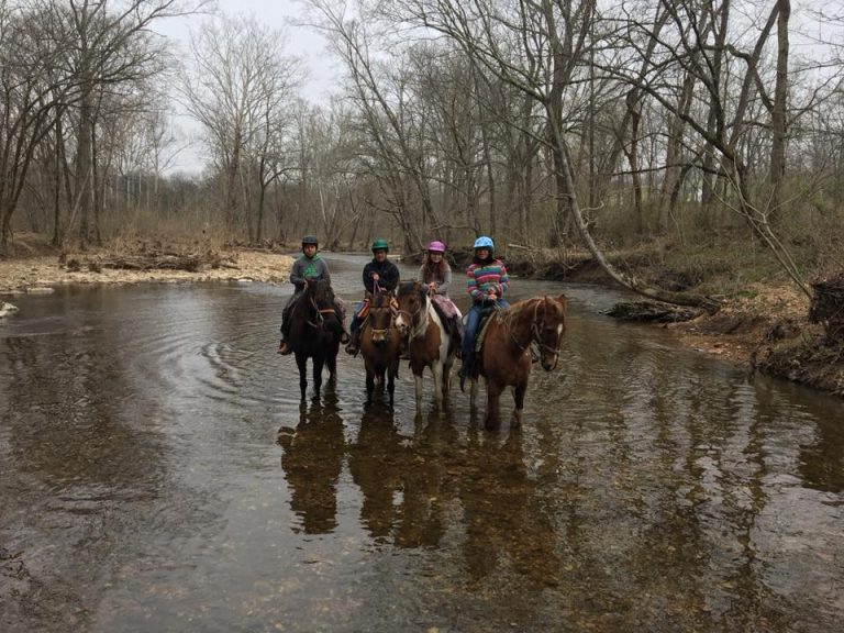 where can I ride horses in nashville? horseback riding date ideas