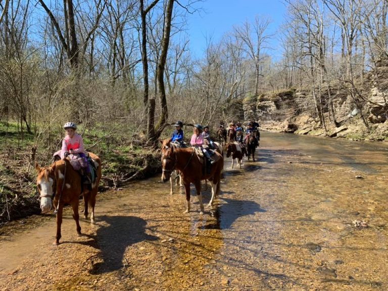 where can I ride horses in nashville? horseback riding date ideas